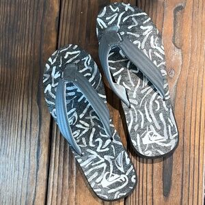 NWT Quiksilver Carver Print Black and Gray Mens Sandals